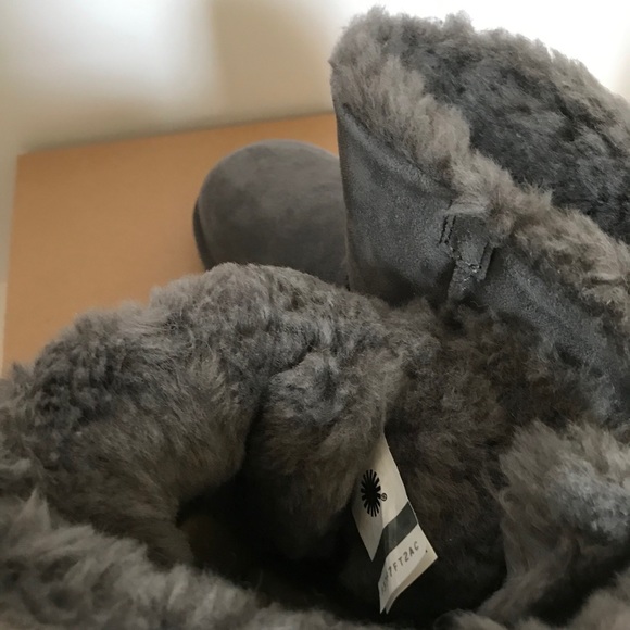 UGG Mini Continuity Bow Boots - Picture 7 of 7